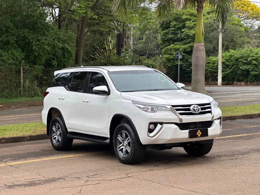 Toyota Hilux SW4 SR 4x2 2.7/ 2.7 Flex 16V Aut.